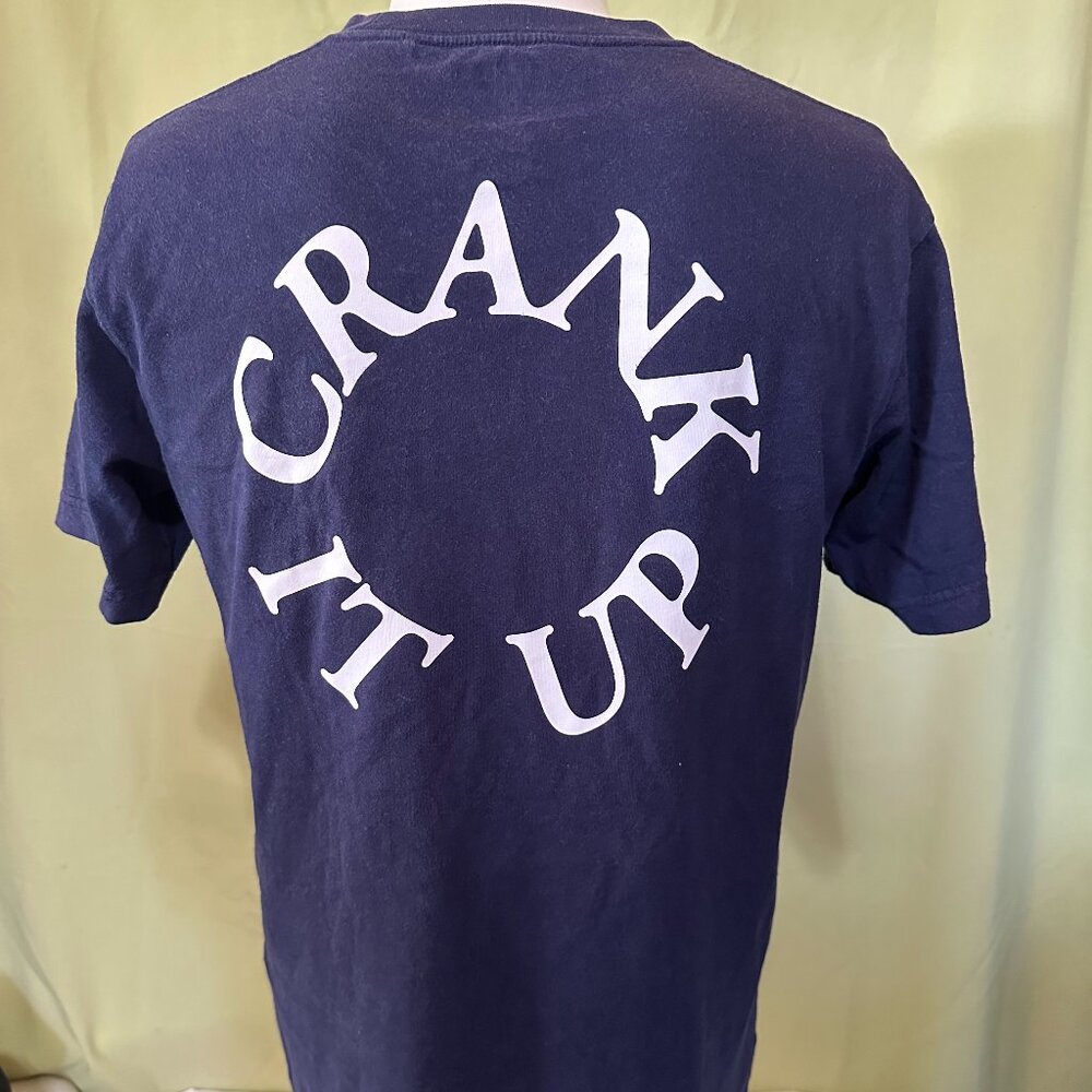 Uniqlo Verdy Men's Blue T-Shirt Crank It Up Rise Again Size Small Cotton - Picture 3 of 4